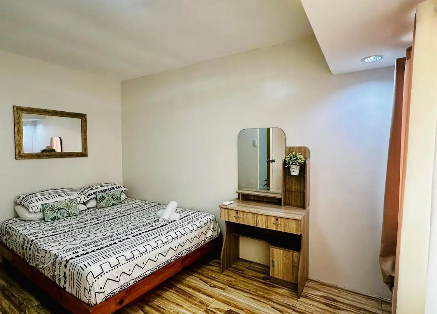 אנגלס La Maison - Homestay Near Clark Airport 0*,